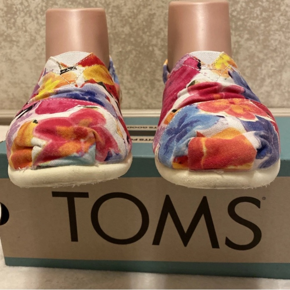 TOMS Women's Vibrant Floral Slip-On Flats - Picture 3 of 13